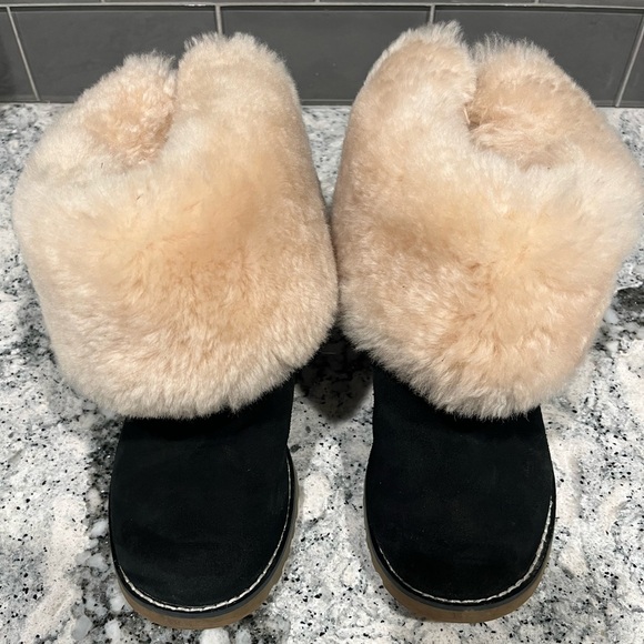 UGG Other - 🩷 UGG Nessa Genuine Shearling Boot kids GIRLS 1🎄Excellent worn condition,WARM!🌲